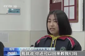 插着胃管上讲台，这位老师为啥这么拼？图片