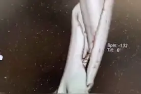 上海一女生团建掰手腕上臂当场被扭断，懵了：经常锻炼还有马甲线图片