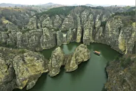 建昌龙潭大峡谷：景区内修建26处“精准扶贫摊位区”图片