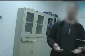 发现车胎有裂痕还坚持不换，高速行驶时突然爆胎冲上了护坡！