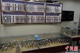 广州警方查获上千块假冒名牌钟表 涉案金额8900万元图片