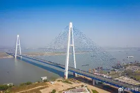 最宽长江大桥通车图片