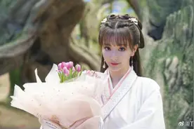 孔雪儿晒剧组庆生美照 古装造型仙气十足图片