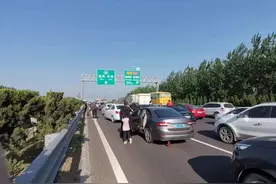 高速路口临时关闭、限行图片