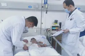 飞机返回接断臂男孩，后续来了图片