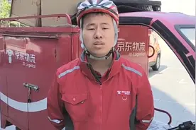 今天我在岗 致敬劳动者｜平均每天派送150单左右，这位快递小哥忙并快乐着图片