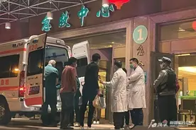 飞机返回接断臂男孩，后续来了图片