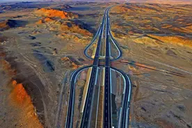 沿着高速看中国｜G7京新高速：穿越大漠戈壁，被誉为“神奇的中国7号天路”图片