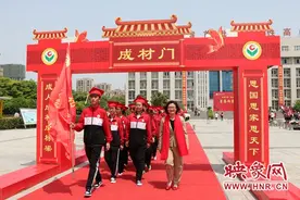 青春向党 奋斗强国——项城一高举行第12届18岁成人典礼图片