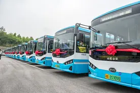 望城区率先全省实现“村村通公交”图片