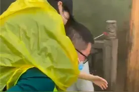 张家界旅游医生背摔伤女游客走下几百级阶梯！潇湘晨报联合阿里天天正能量奖励5000元图片