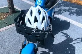 越界惹事 黄山市屯溪城管持续没收共享电动车图片