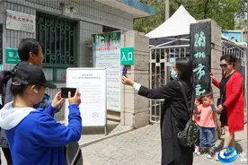 兰州市动物园即将搬迁 市民蜂拥前来找曾经的记忆图片