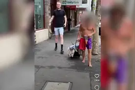 澳大利亚一男子向流浪汉喷喷雾假装打喷嚏 恶作剧行为被批图片