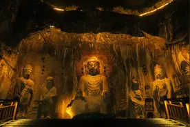 雨夜独对卢舍那大佛——夜游龙门石窟图片