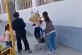 女孩景区卖气球遭驱赶，涉事安保被批评教育视频封面