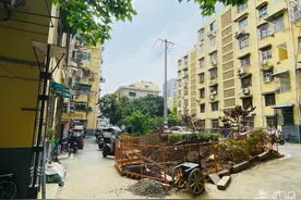 合肥一市民反映小区加装电梯开始施工才知情 社居委称公示期内未收到异议图片