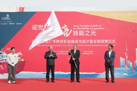 179天，3.6万余海里！“雪龙2”号携世赛会旗从南极成功返沪视频封面