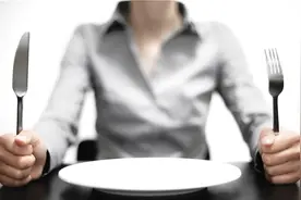 减肥期间老是感觉饿怎么办？视频封面