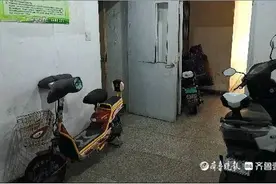 一个小区的电瓶车上楼“拉锯战”图片