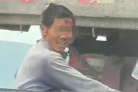 三轮车追尾大货车后被拖行 四川绵阳女司机狂追两公里救下2人图片