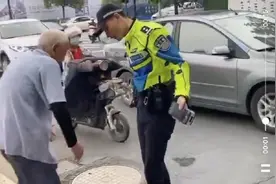 杭州一民警执法时用辣椒水喷90岁老人？公安通报：涉嫌违规使用警械，当事民警已停职图片
