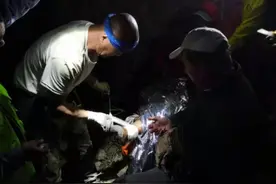 救援队断水断粮！1驴友获救后突然掏出水煮茶：“做人需要留一手”图片