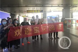 33年前被拐走的那个孩子 今天回家了图片