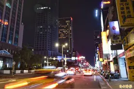 吓坏了！台北市民“自动封城”，如今街头空荡荡图片