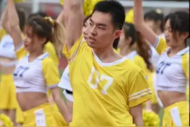 上海理工大学运动会表演啦啦操，唯一男生不在C位也抢眼图片