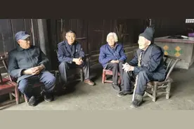 结婚82年，益阳这对百岁夫妻依然经常手牵手散步，怕对方摔倒图片
