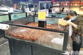 小龙虾当月大批量上市价格持续走低图片