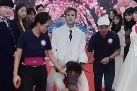 文化观察⑧丨网红“订婚直播”无下限炒作 账号封禁630年 频繁“翻车”仍趋之若鹜的背后是暴利图片