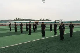 湖北一女网红拿巡特警“蹭流量”，还说是精心挑选的保安！结果被警察找上门图片