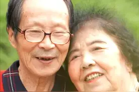 身边的美好“我是她的粉丝和拐杖”八旬夫妇诠释爱情最美好的模样图片