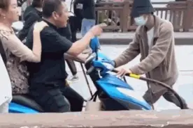 张国立拍戏封路是怎么回事？朝云暮雨剧组高峰期封路引发冲突事件真相还原图片