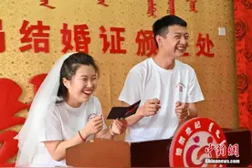 呼和浩特新人“520”登记结婚图片