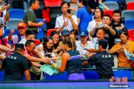 倒卖球星签名成产业！追星心切的你别被割了韭菜图片