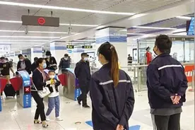 地铁逃票难逃法眼图片