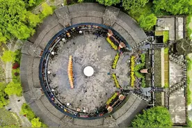 湖南吉首：苗族“四月八”百狮聚盛会图片