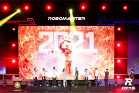 这场激烈的机甲大师赛，将年轻工程师们的荣耀与梦想展现到台前图片