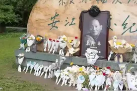 杂交水稻发源地湖南怀化安江群众自发悼念袁隆平院士