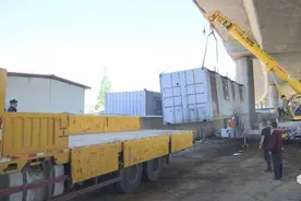 青岛市崂山区中韩街道查处一起搭建违建集装箱行为图片