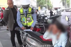女子骑电动车违载多人被罚 向交警扬言：我知道恁家，我就去恁家吃饭图片