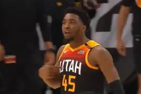 致敬小老板韦德！米切尔上篮后喊话：this is my f**king house图片