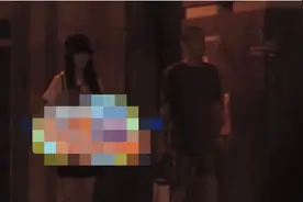 金晨凌晨与陌生男子聚会 畅聊不断心情大好图片