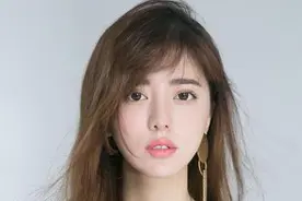 藏族女歌手阿兰：魅力源于努力 年龄不是界限图片