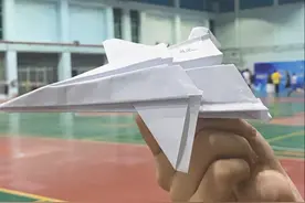 高校举办纸飞机大赛？看到第一名，网友：这是高手图片