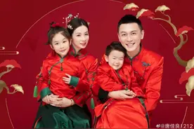 一儿一女甚是可爱！杨鸣妻子晒幸福满满全家福图片