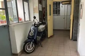新规满月，上海电瓶车进楼充电难题有解吗？记者探访：违规充电仍我行我素图片